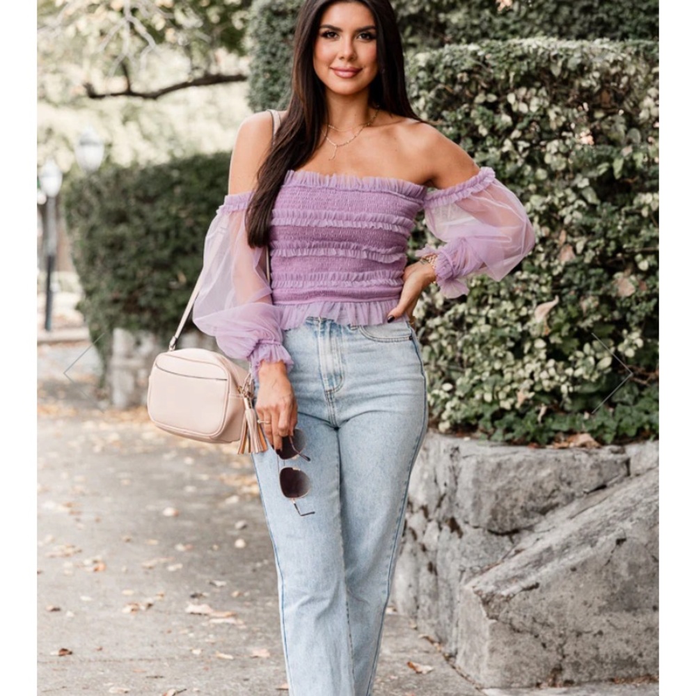 Pink Lilly white ruffled tulle sleeve blouse